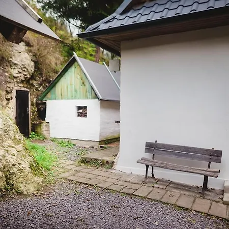 Jedinecne Byvanie V Blizkosti Banskej Stiavnice Dom wakacyjny *